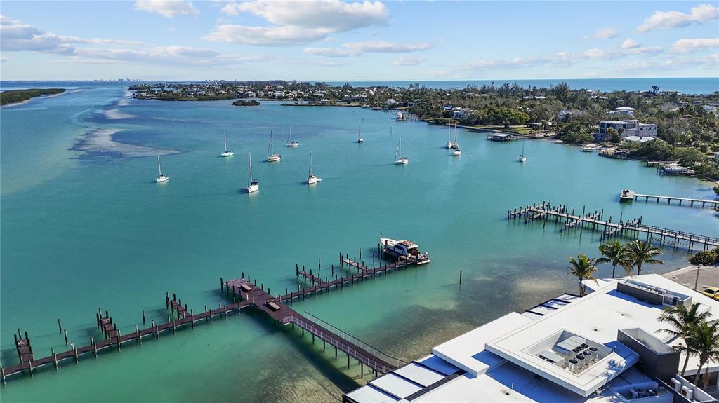 690 Fox Street Longboat Key, FL 34228 - Photo 33 of 43