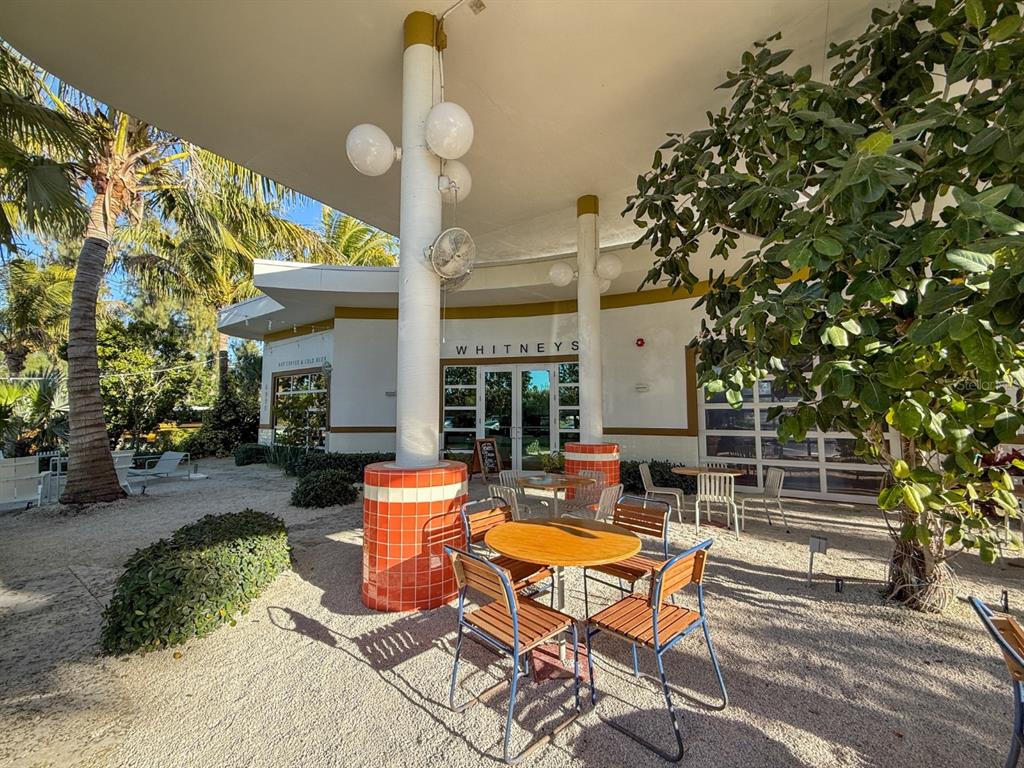 690 Fox Street Longboat Key, FL 34228 - Photo 33 of 41 a view of a chairs and tables in the patio