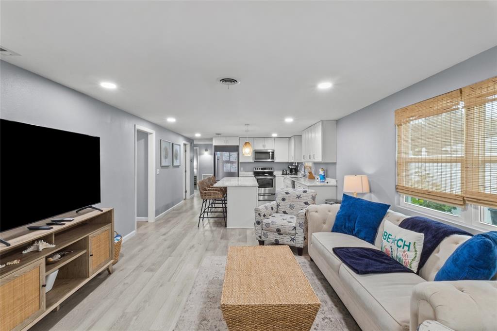 690 Fox Street Longboat Key, FL 34228 - Photo 8 of 43