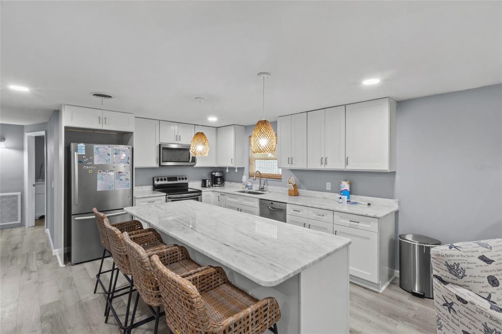 690 Fox Street Longboat Key, FL 34228 - Photo 9 of 43