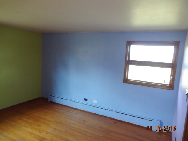 29440 South Klemme Road Beecher, IL 60401 - Photo 7 of 12 an empty room with a window