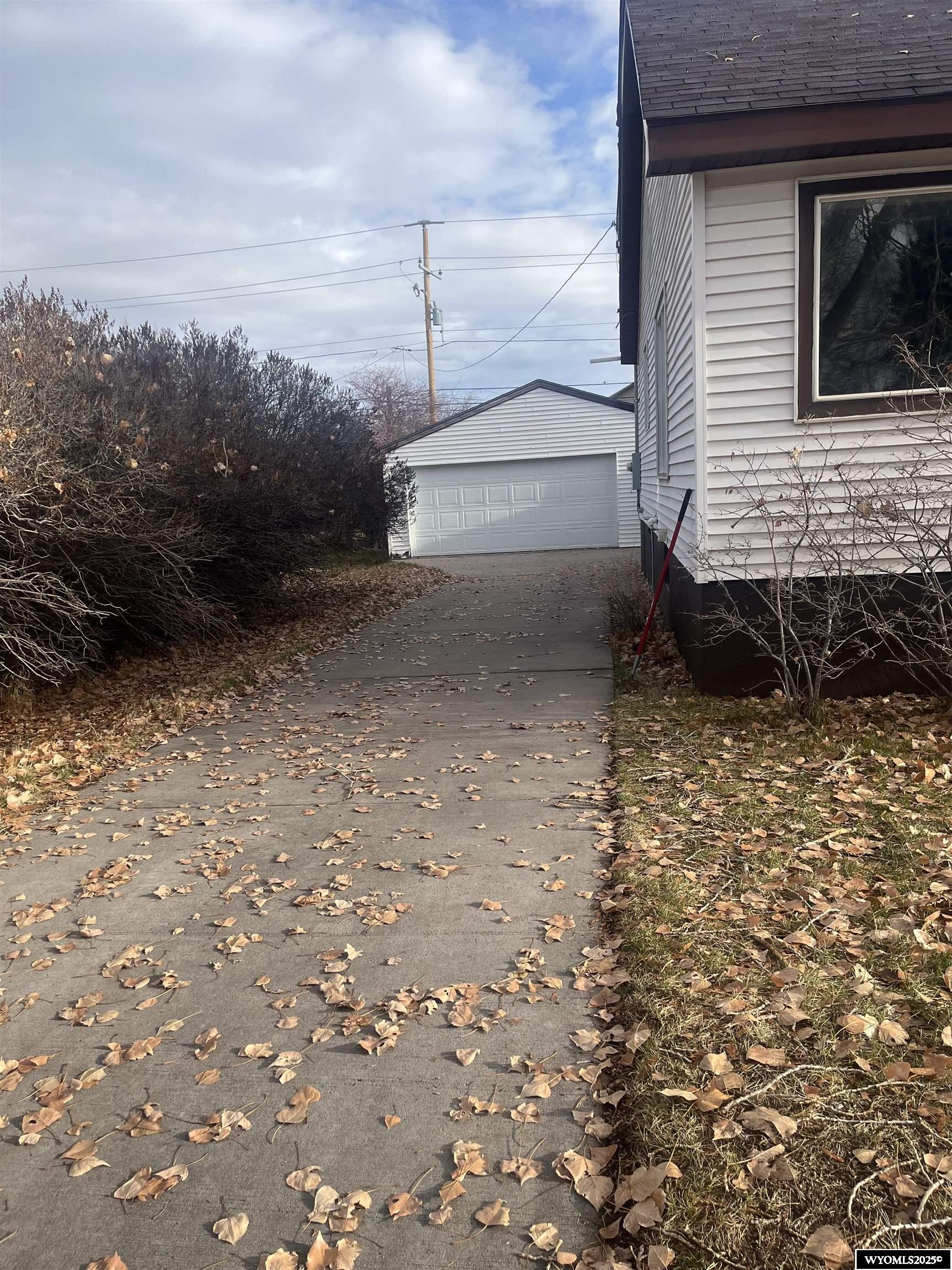 612 Sage Street Evanston, WY 82930 - Photo 3 of 19