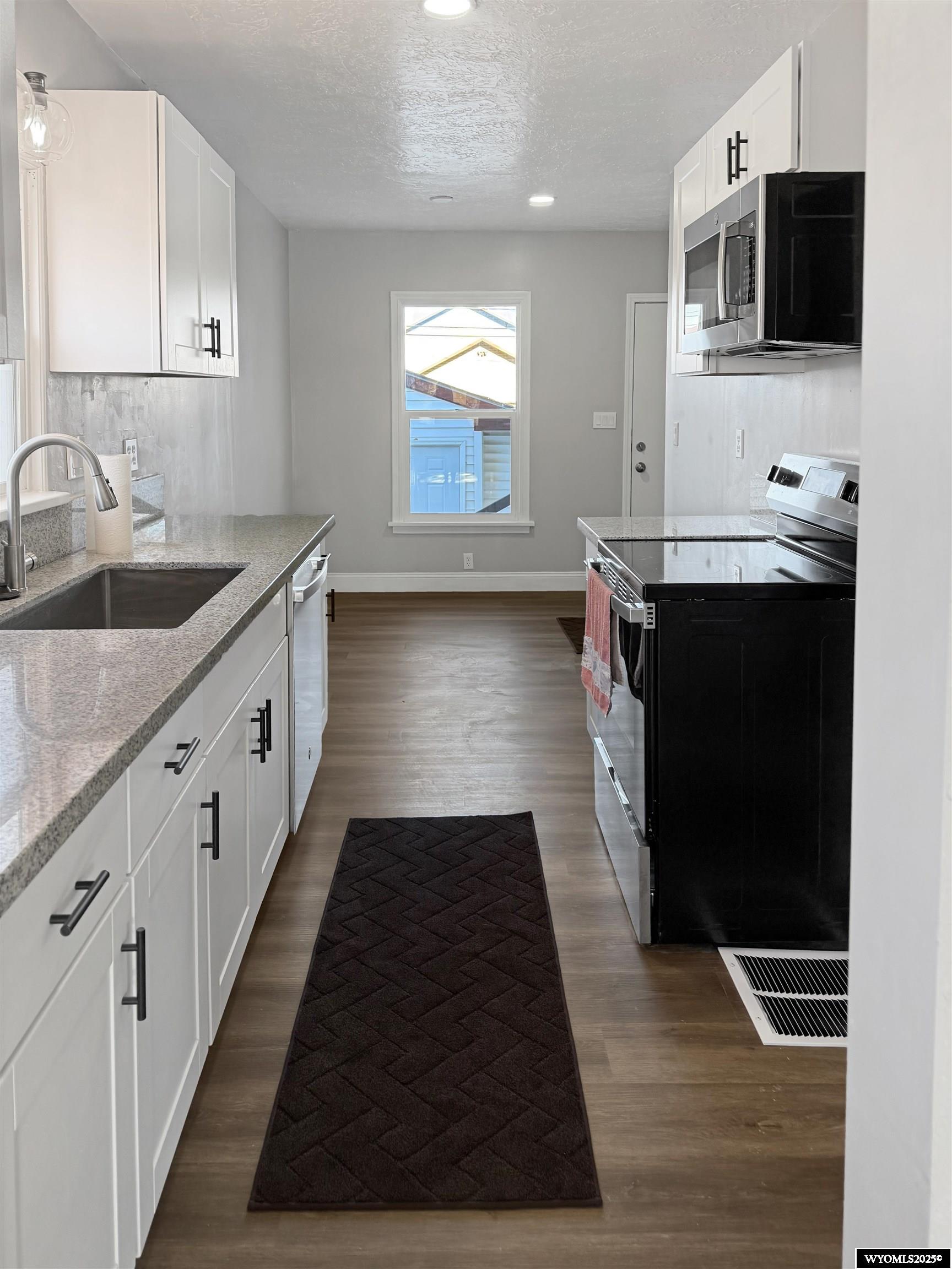 612 Sage Street Evanston, WY 82930 - Photo 7 of 19