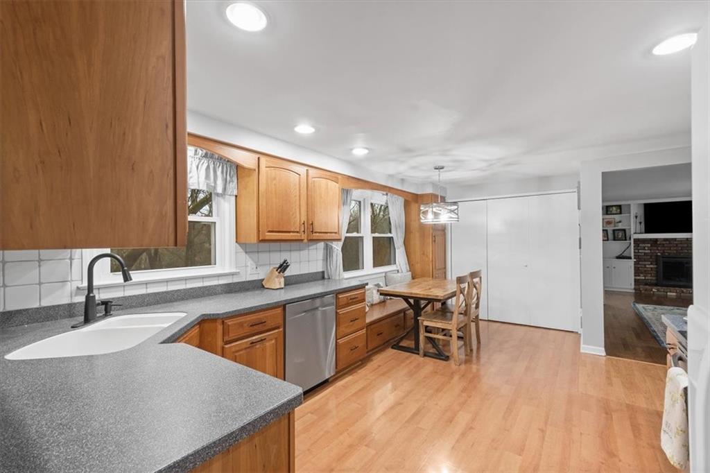 9350 Timber Trail Pittsburgh, PA 15237 - Photo 13 of 38 a kitchen with lots of counter top space and dining table