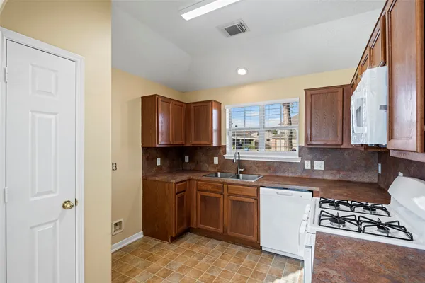 $1,695 | 21114 Sprouse Circle, Humble, TX 77338