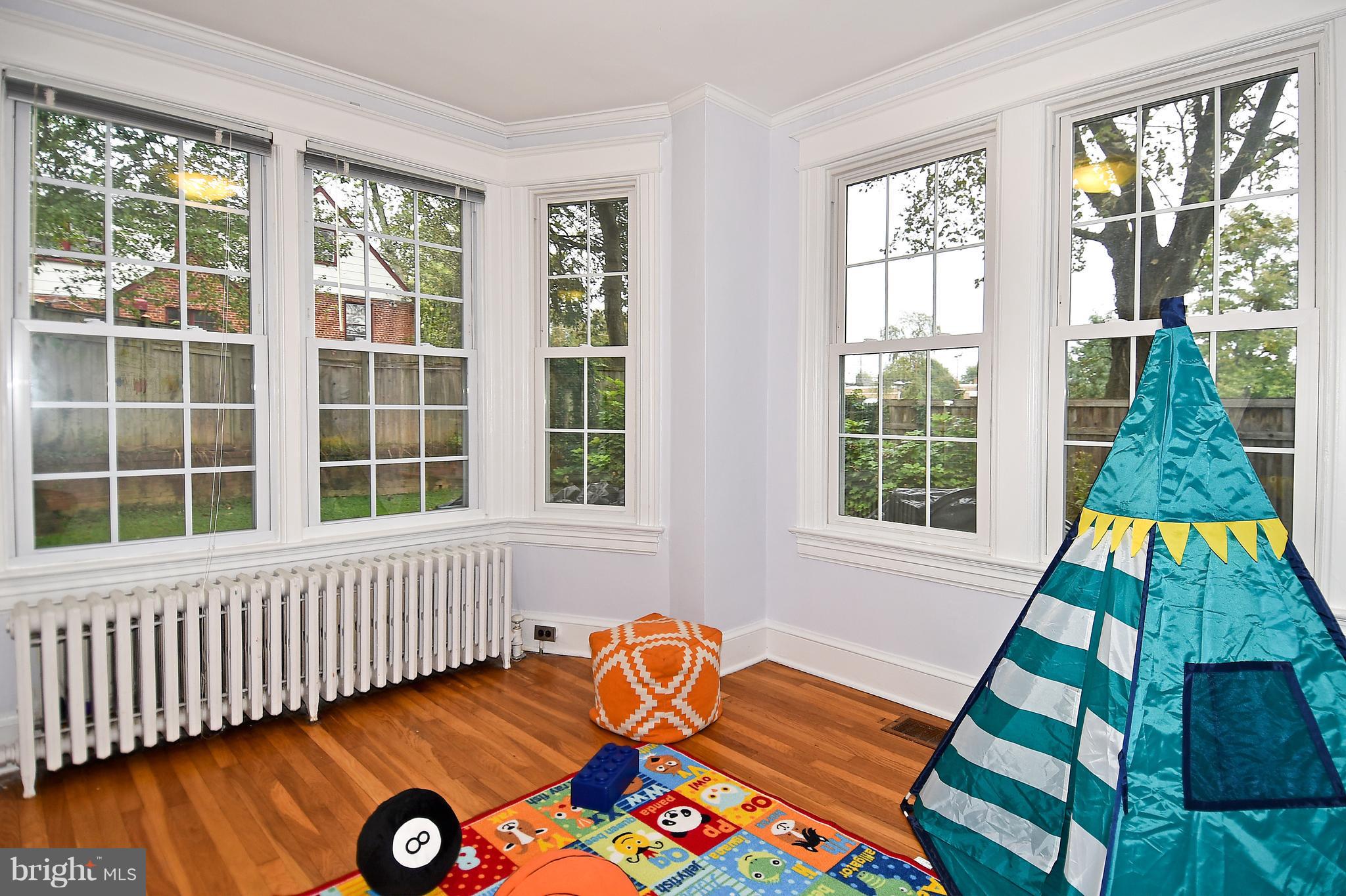 9300 Columbia Boulevard Silver Spring, MD 20910 - Photo 14 of 29 Playroom/Den Space