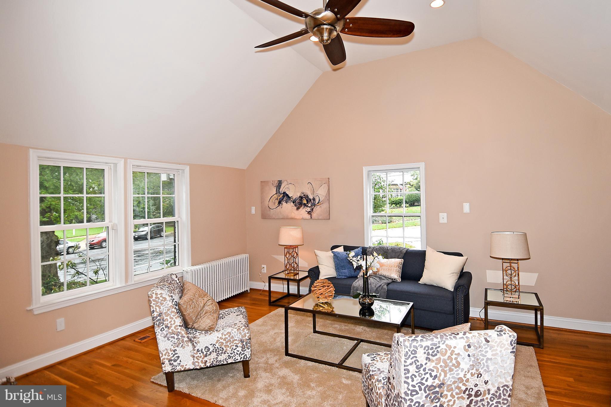 9300 Columbia Boulevard Silver Spring, MD 20910 - Photo 16 of 29 Family Room