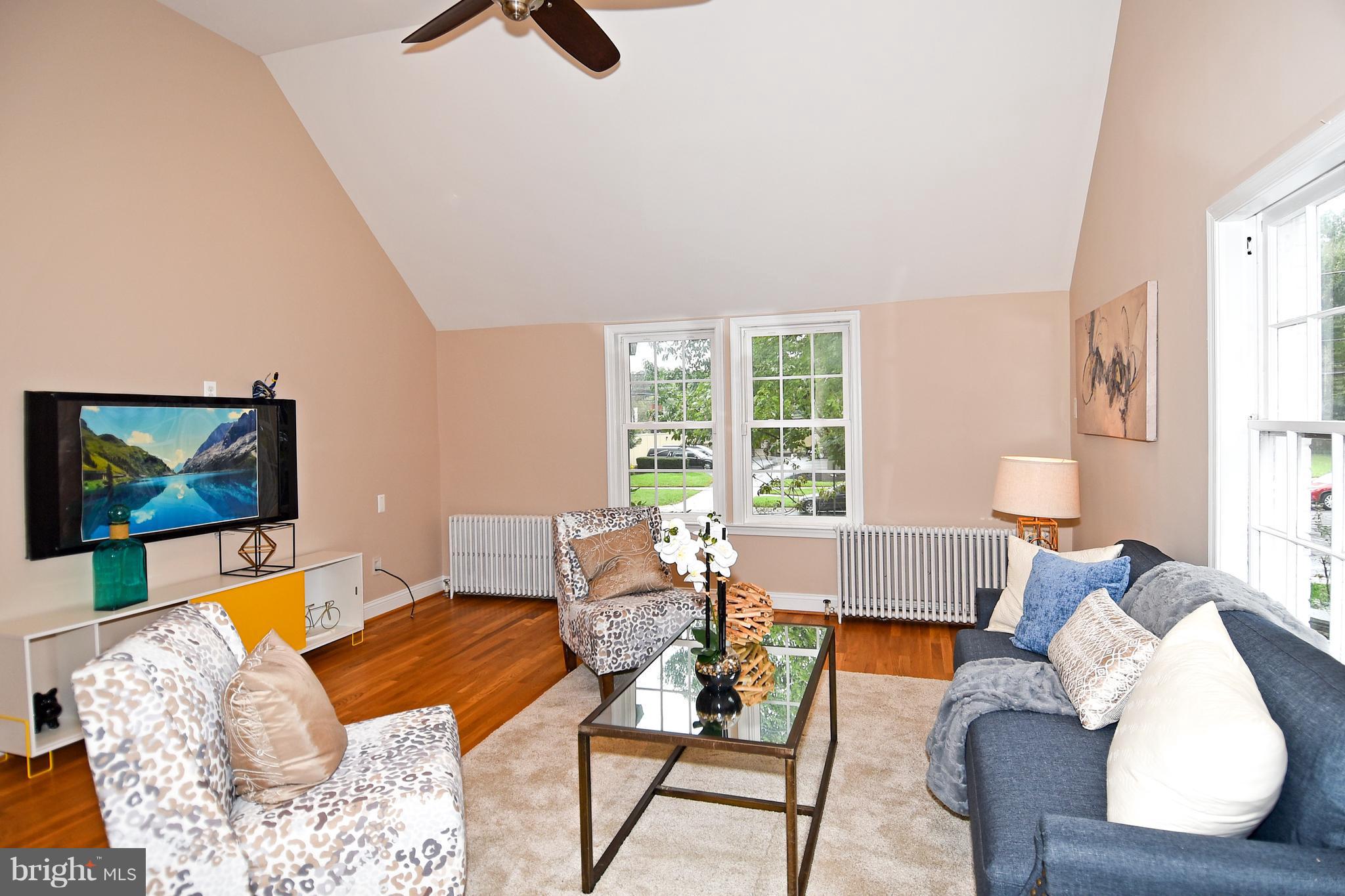 9300 Columbia Boulevard Silver Spring, MD 20910 - Photo 17 of 29 Family Room