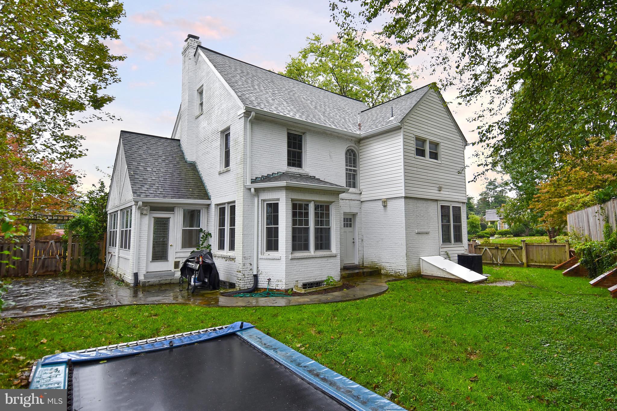 9300 Columbia Boulevard Silver Spring, MD 20910 - Photo 24 of 29 Exterior (Rear)