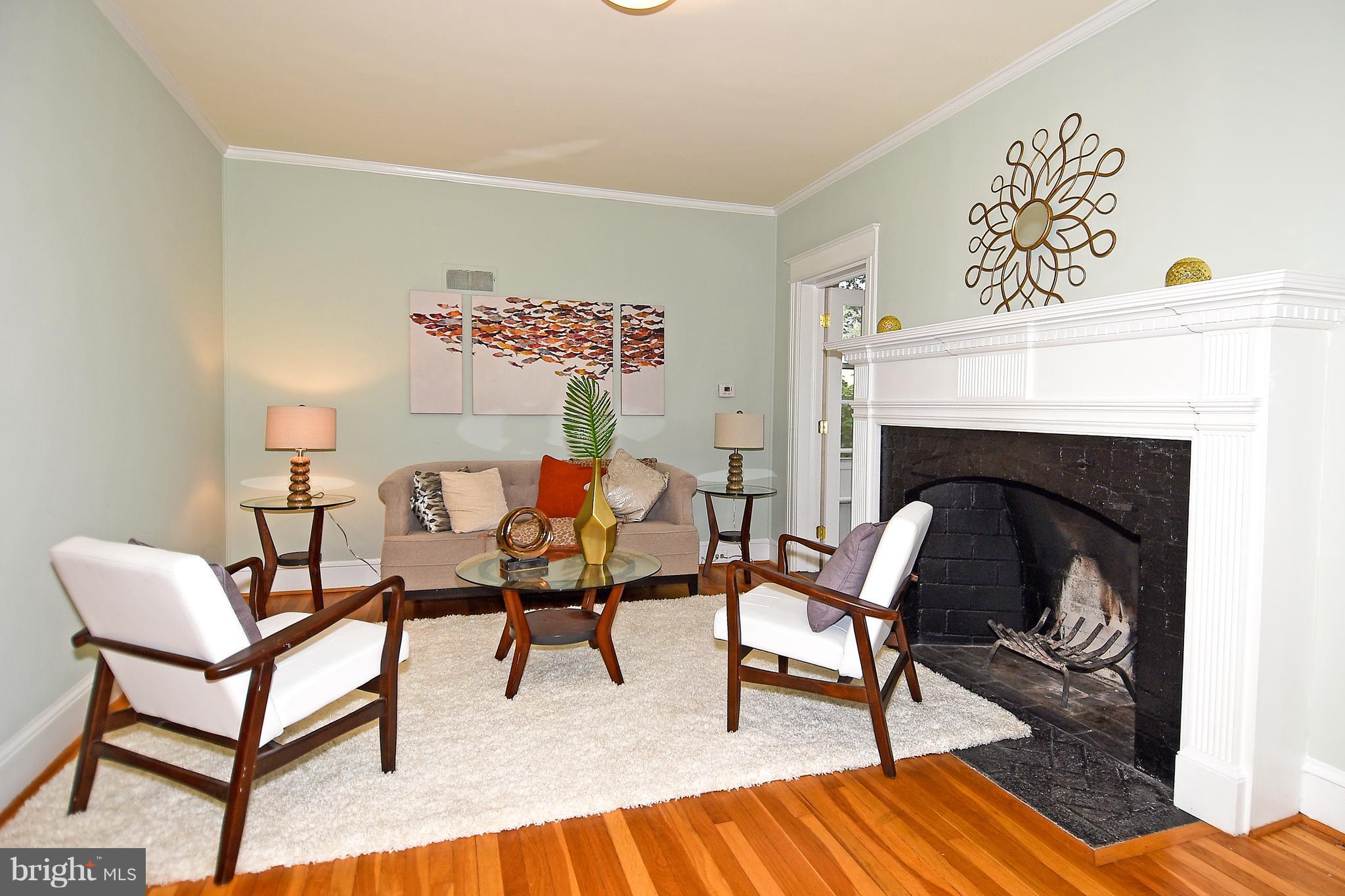 9300 Columbia Boulevard Silver Spring, MD 20910 - Photo 5 of 29 Living Room