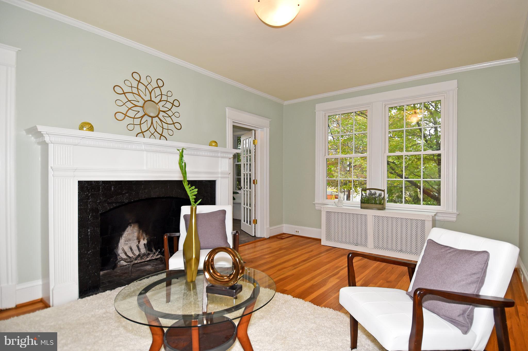 9300 Columbia Boulevard Silver Spring, MD 20910 - Photo 6 of 29 Living Room