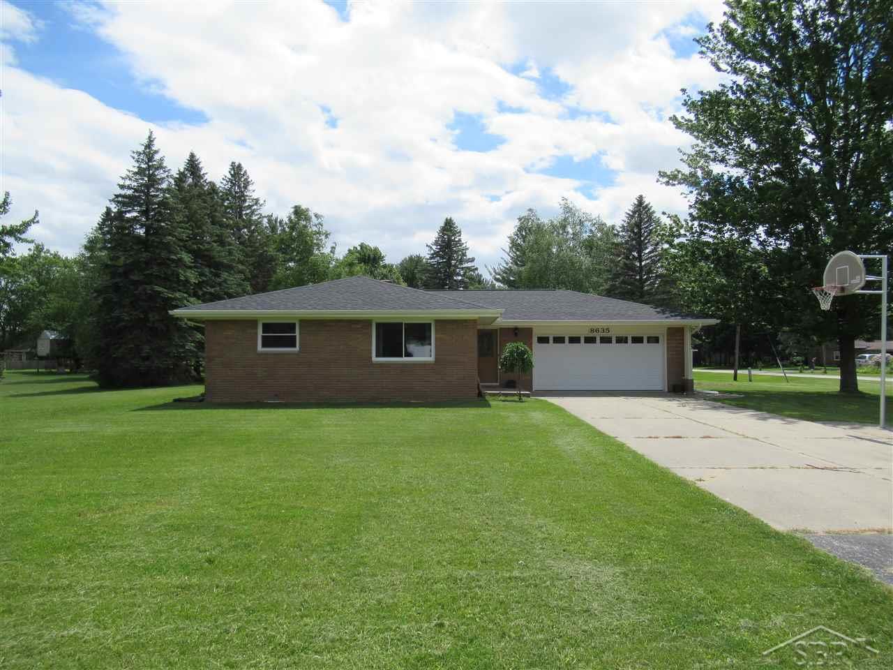 8635 North River Road Freeland, MI 48623 - Photo 1 of 18 31321193.JPG