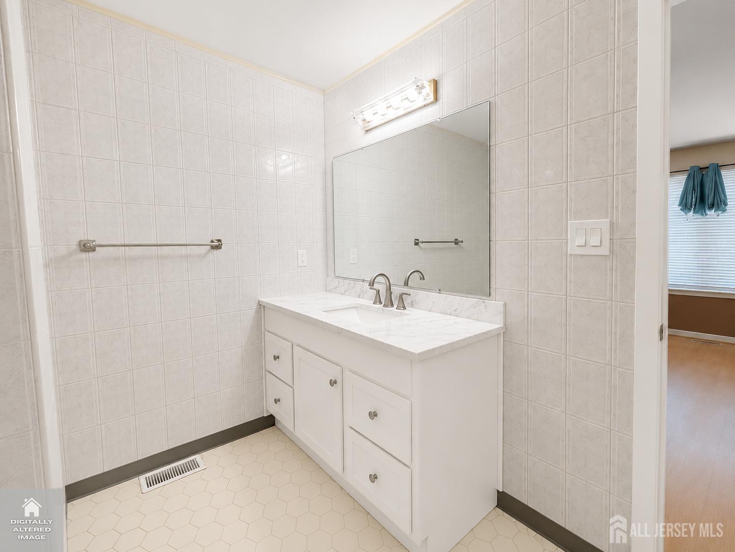 76 Lexington Circle Matawan, NJ 07747 - Photo 17 of 18