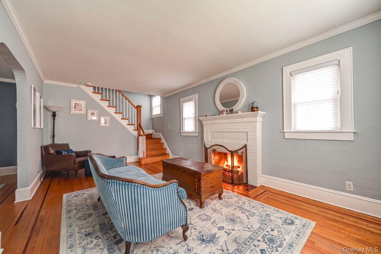 6 Troy Place Merrick, NY 11566 - Photo 4 of 24