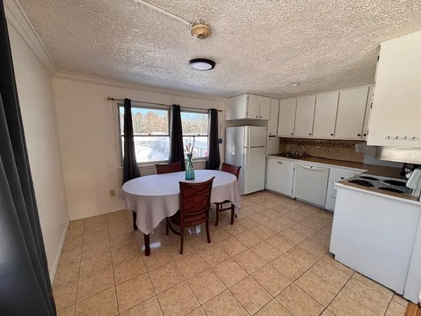 $2,200 | 110 Post Road, Westerly, RI 02891