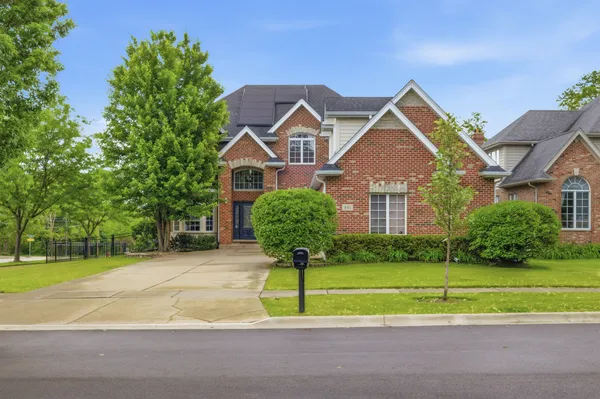 $5,200 | 801 Shannon Lake Court, Westmont, IL 60559