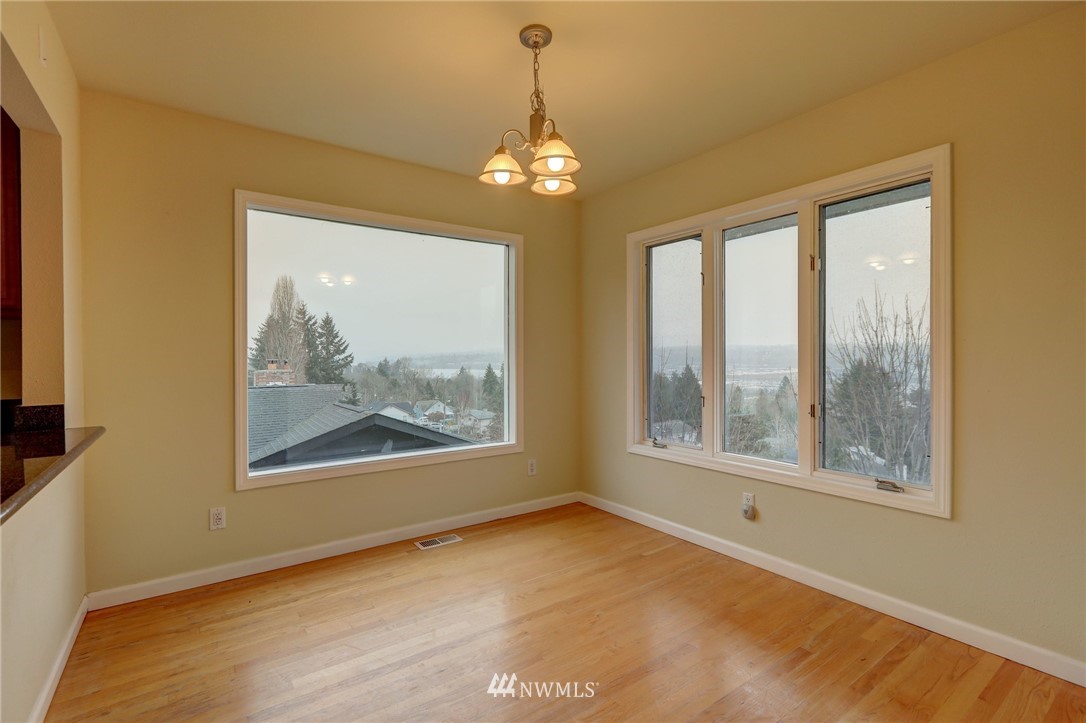 406 Stevens Avenue Northwest Renton, WA 98057 - Photo 7 of 24 a view of an empty room with a window
