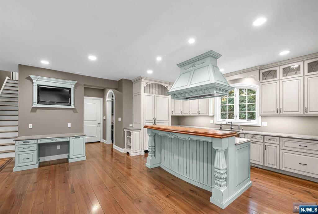 369 Annette Court Wyckoff, NJ 07481 - Photo 17 of 50 Gallery Image 17