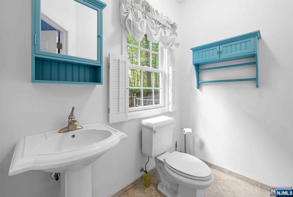369 Annette Court Wyckoff, NJ 07481 - Photo 44 of 50 Gallery Image 44