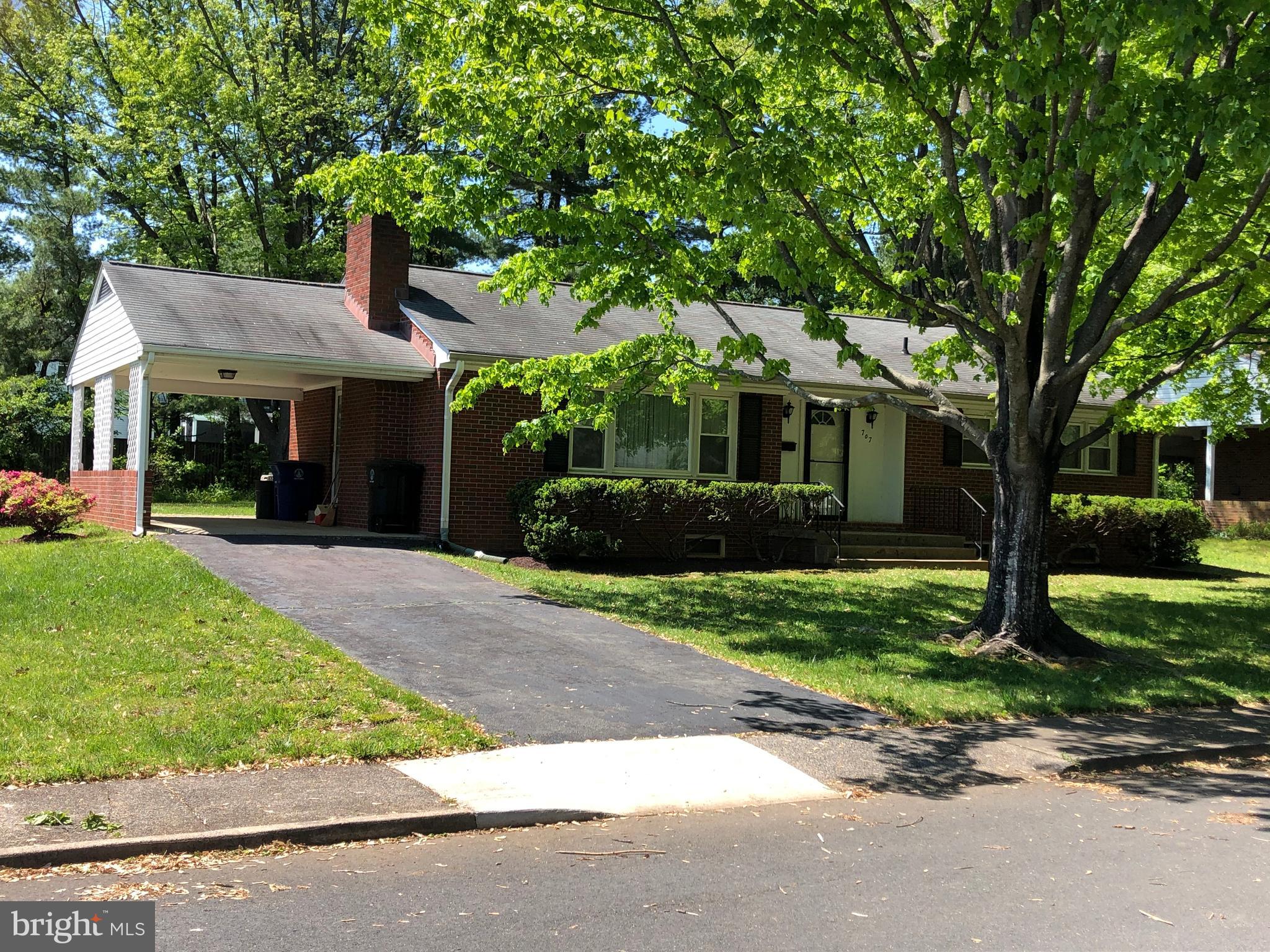 707 Anne Street Southwest Leesburg, VA 20175 - Photo 1 of 14 Great Home with Updates !