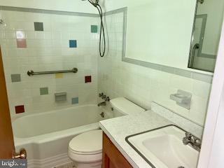707 Anne Street Southwest Leesburg, VA 20175 - Photo 6 of 14 master bath