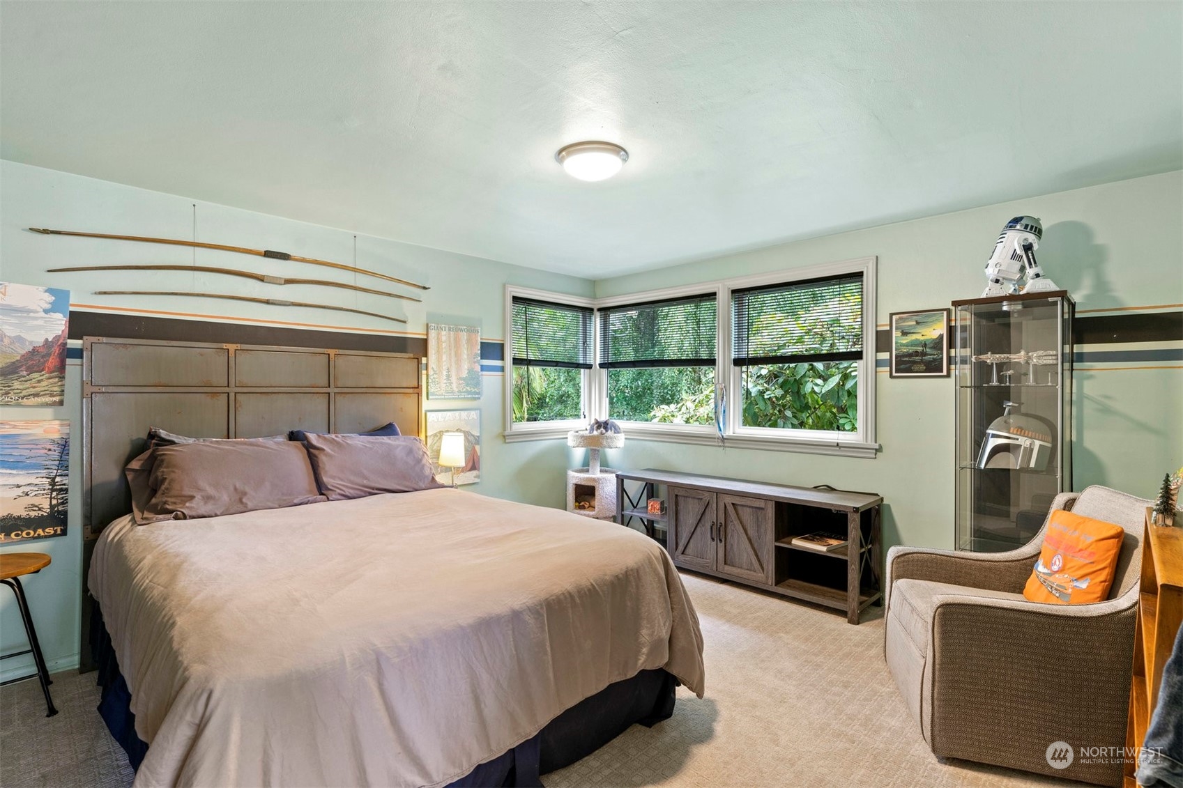 426 Lakeview Road Lynnwood, WA 98087 - Photo 22 of 33 a bedroom with a bed and a window