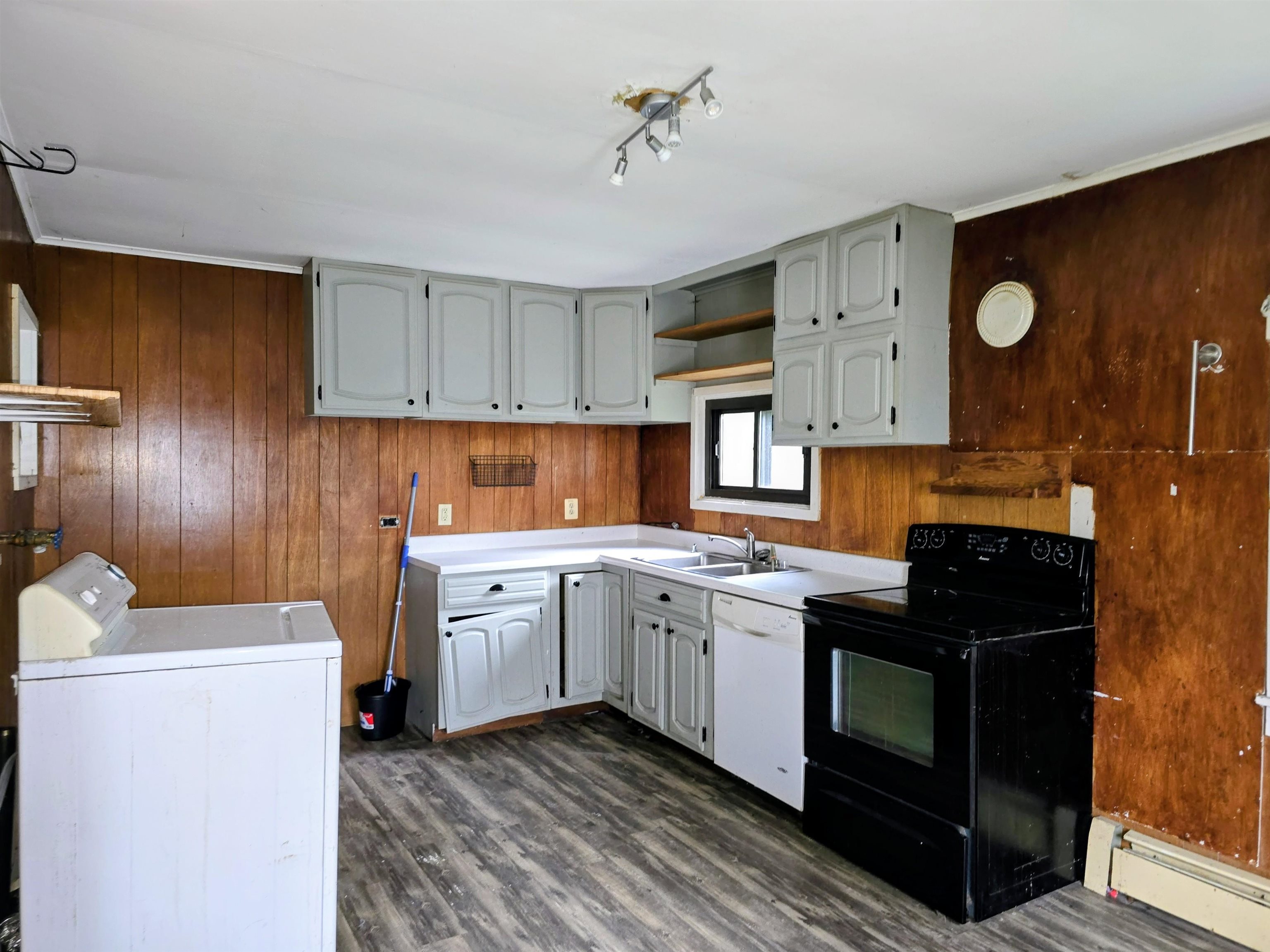 8574 Highway 25 Corinth, VT 05040 - Photo 4 of 18