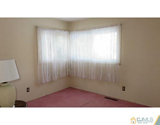 43 New Road Kendall Park, NJ 08824 - Photo 14 of 17 Gallery Image 14