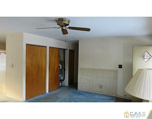 43 New Road Kendall Park, NJ 08824 - Photo 3 of 17 Gallery Image 3