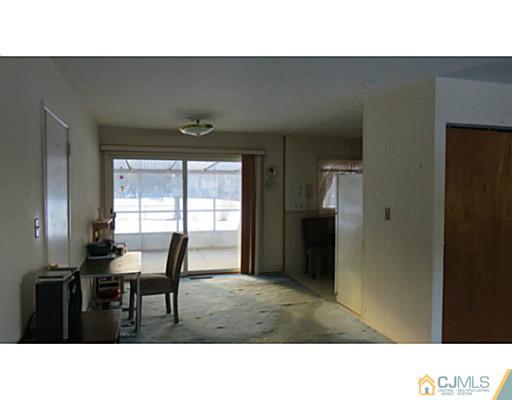 43 New Road Kendall Park, NJ 08824 - Photo 5 of 17 Gallery Image 5