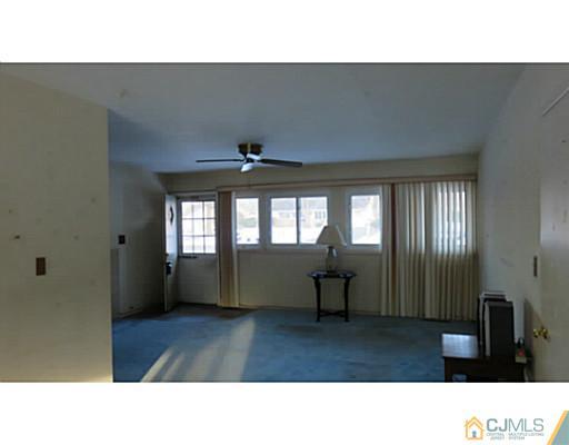 43 New Road Kendall Park, NJ 08824 - Photo 6 of 17 Gallery Image 6