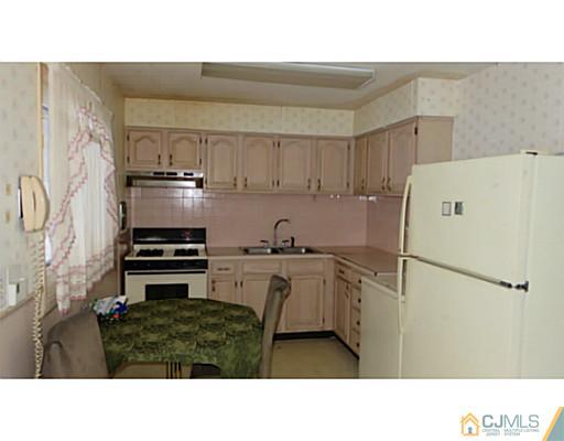 43 New Road Kendall Park, NJ 08824 - Photo 7 of 17 Gallery Image 7