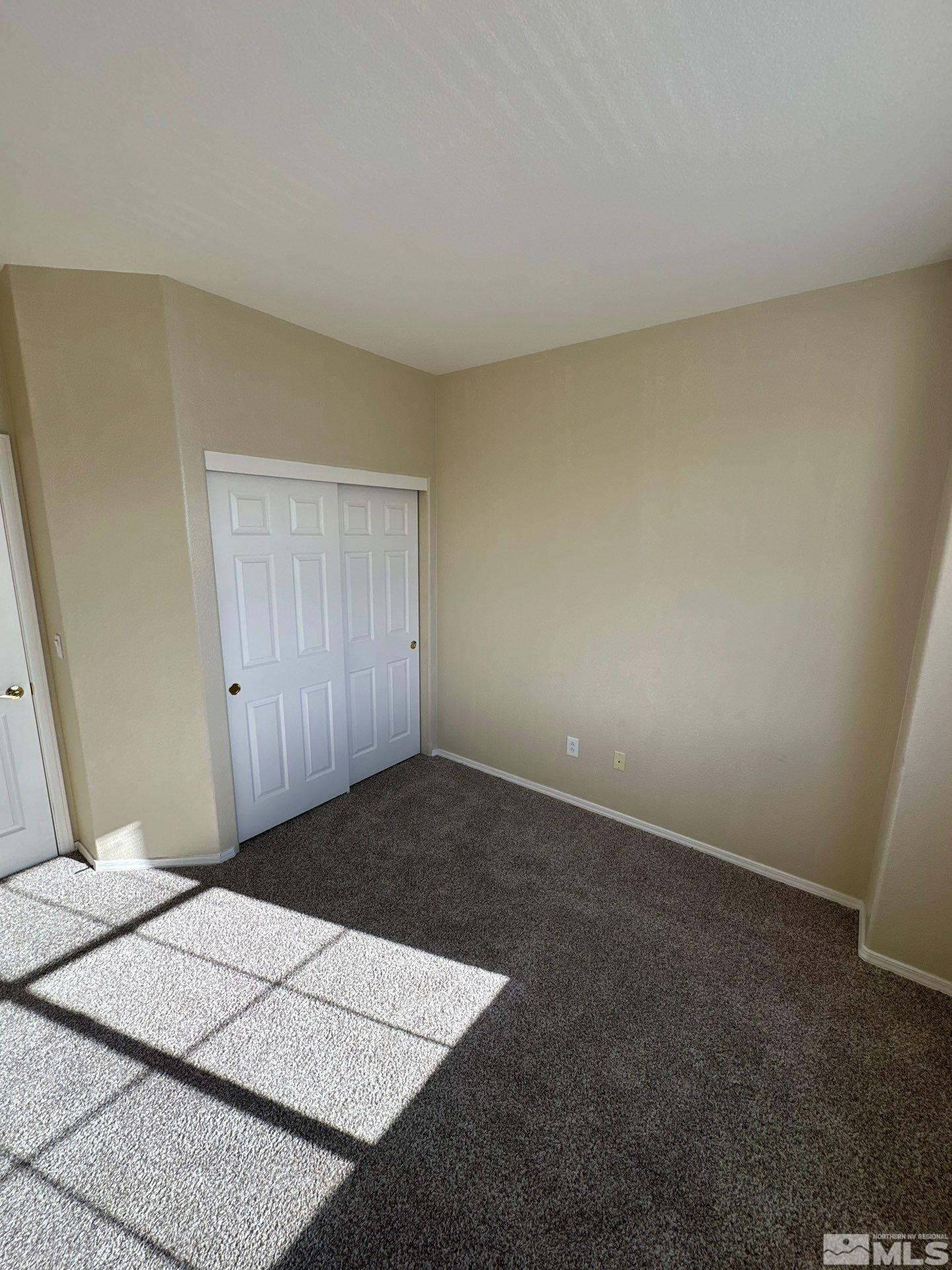 9648 Thunder Mountain Way Reno, NV 89521 - Photo 22 of 27 an empty room with windows