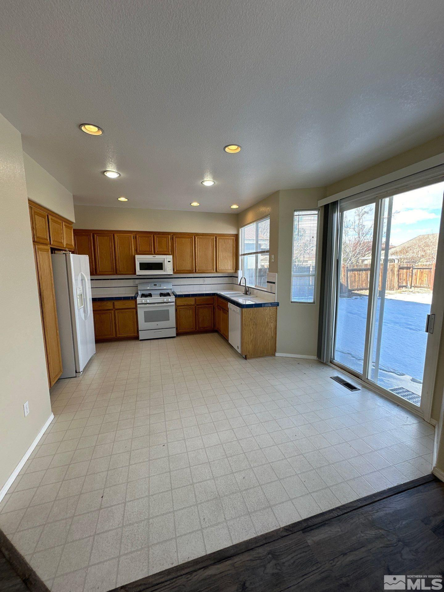 9648 Thunder Mountain Way Reno, NV 89521 - Photo 6 of 27