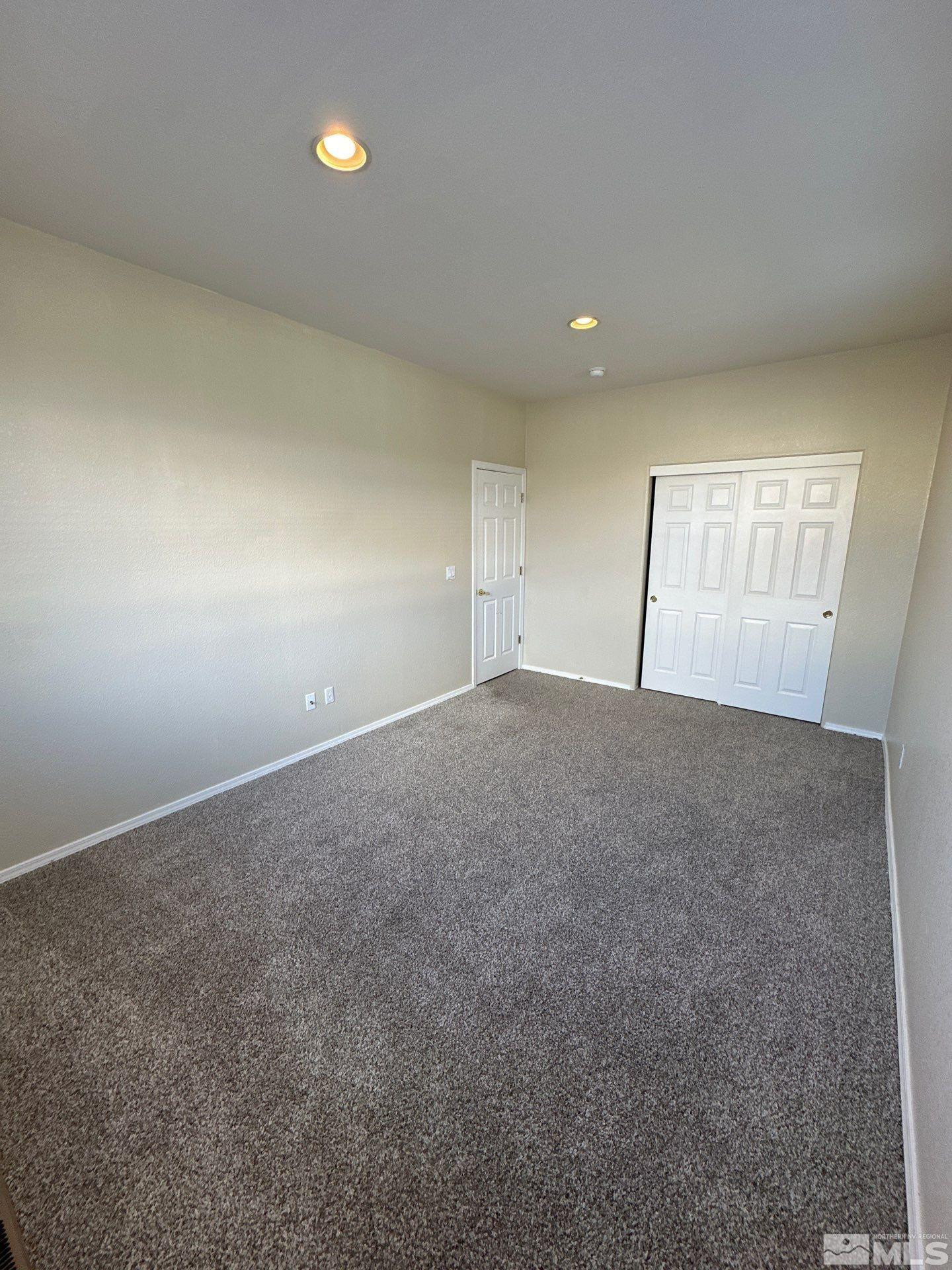 9648 Thunder Mountain Way Reno, NV 89521 - Photo 10 of 27 an empty room with windows and bathroom
