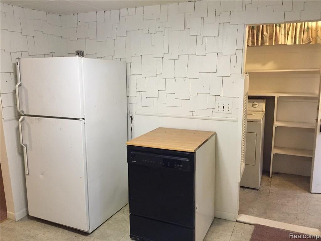 4008 Hunt Road Lapeer, MI 48446 - Photo 7 of 17 kitchen2.jpg
