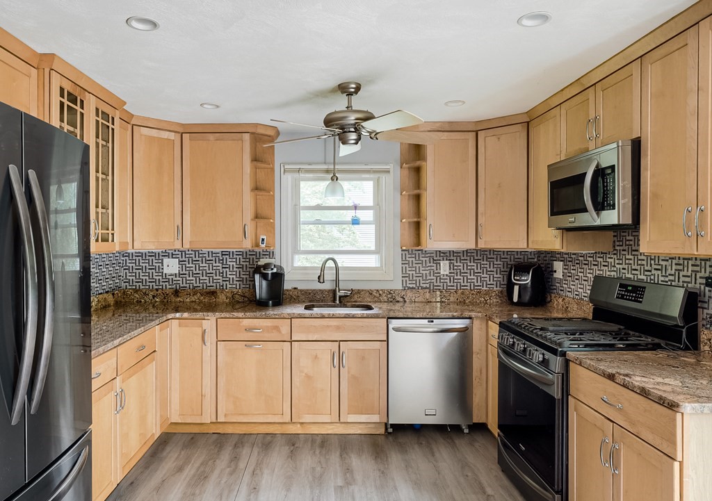 5 Hillside Road Leicester, MA 01611 - Photo 12 of 27