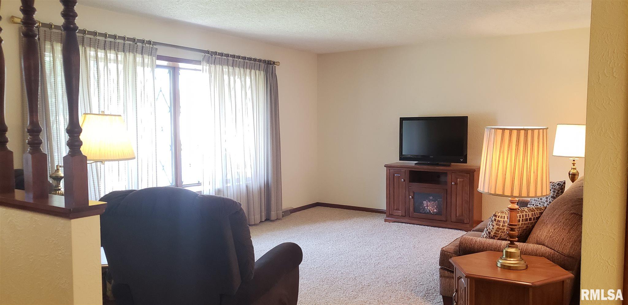 415 Causemaker Drive Atkinson, IL 61235 - Photo 3 of 28 Gallery Image 3