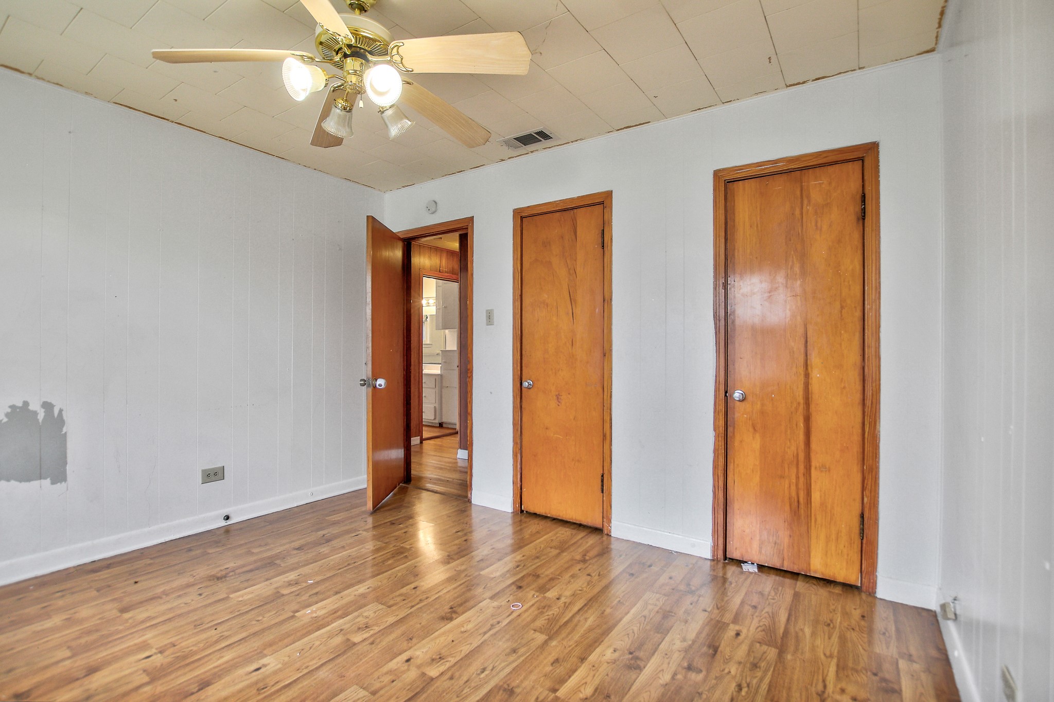 921 West 5th Street Taylor, TX 76574 - Photo 19 of 29 a view of an empty room with wooden floor