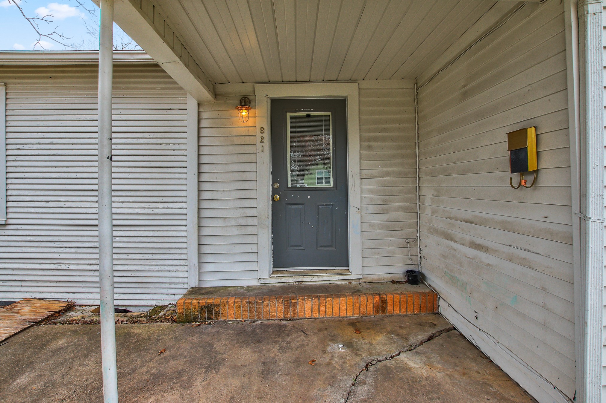 921 West 5th Street Taylor, TX 76574 - Photo 22 of 29 a bathroom with a tub and shower