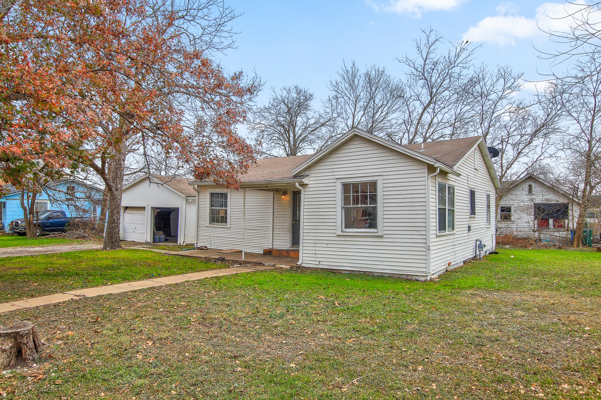 921 West 5th Street Taylor, TX 76574 - Photo 24 of 29 a front view of a house with a yard