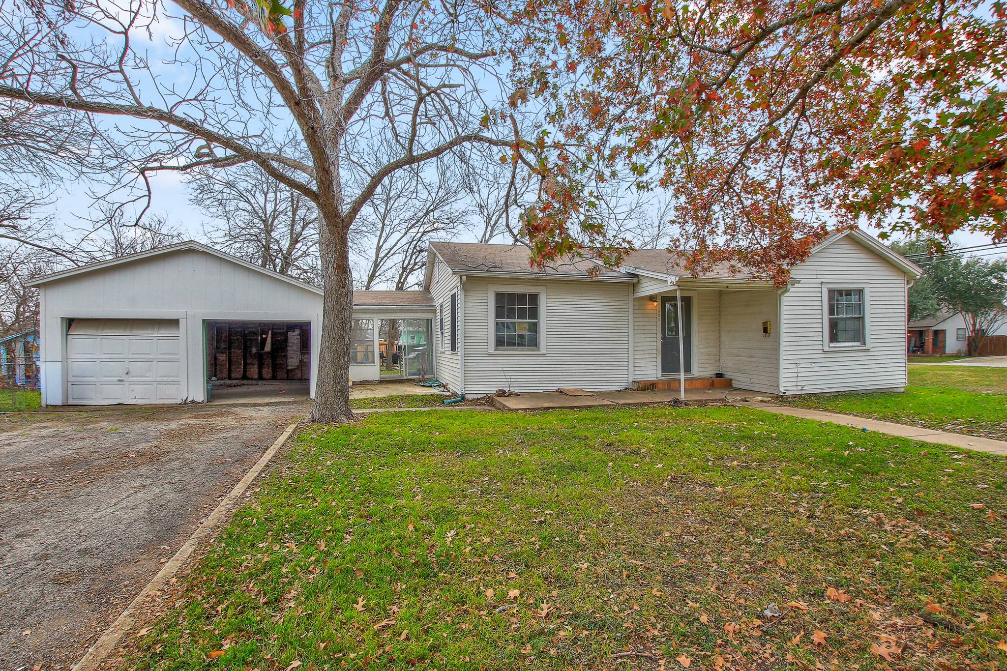 921 West 5th Street Taylor, TX 76574 - Photo 25 of 29 a front view of a house with a garden and yard