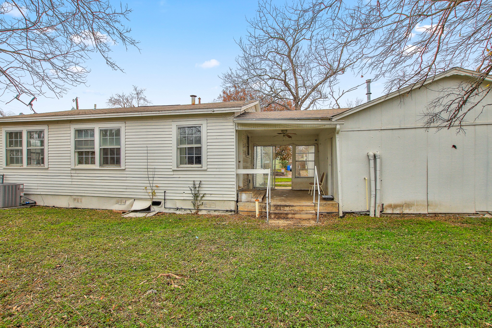 921 West 5th Street Taylor, TX 76574 - Photo 28 of 29 a backyard of a house with table and chairs