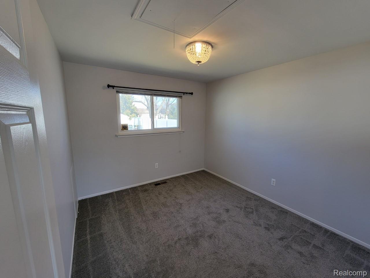 624 Renshaw Street Rochester, MI 48307 - Photo 22 of 29 33.jpg