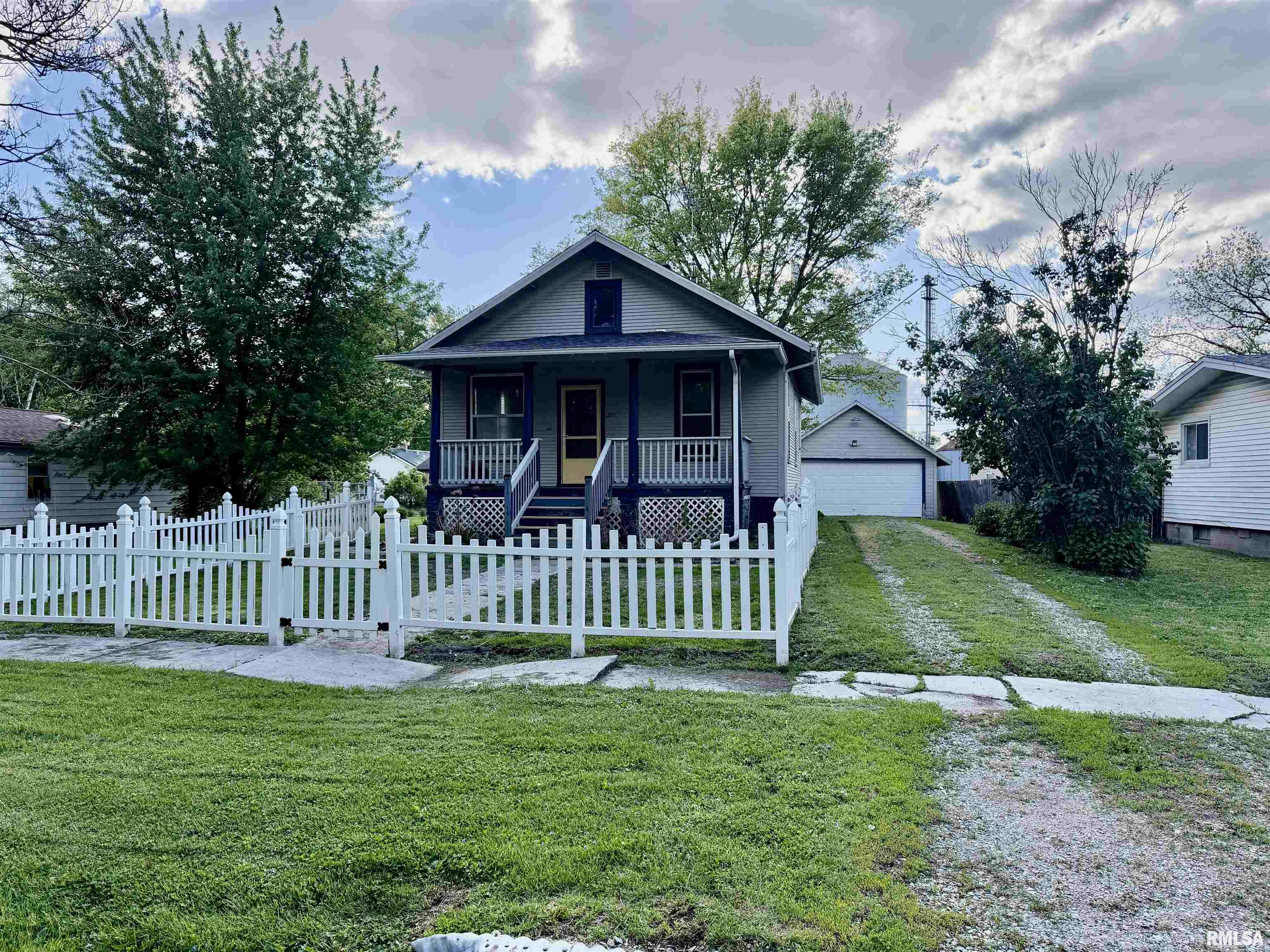 215 South Fulton Street Avon, IL 61415 - Photo 1 of 25
