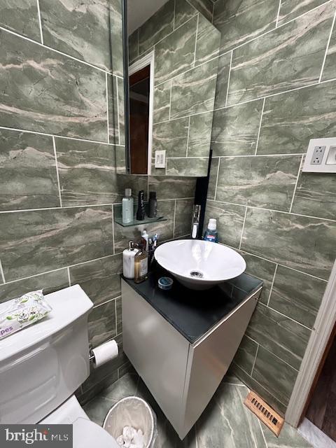 355 Avon Street Philadelphia, PA 19116 - Photo 16 of 32 Main bathroom