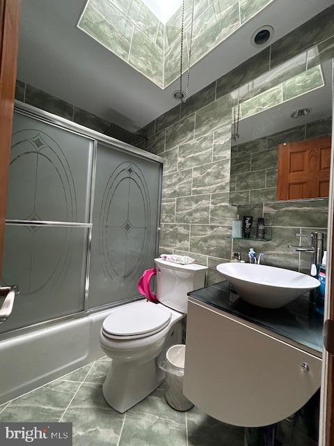 355 Avon Street Philadelphia, PA 19116 - Photo 17 of 32 Main bathroom