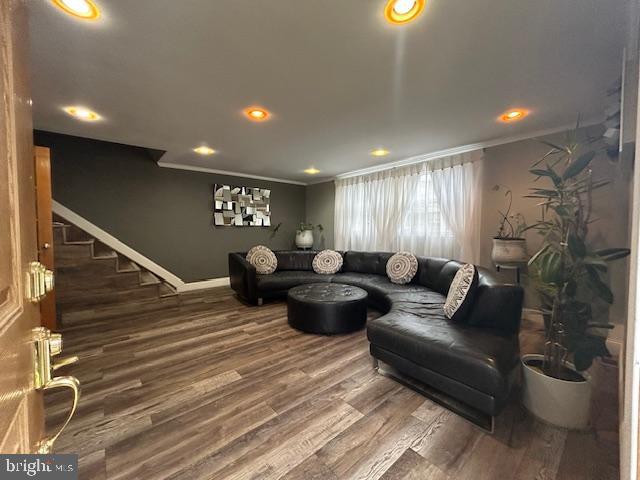 355 Avon Street Philadelphia, PA 19116 - Photo 8 of 32 Living room