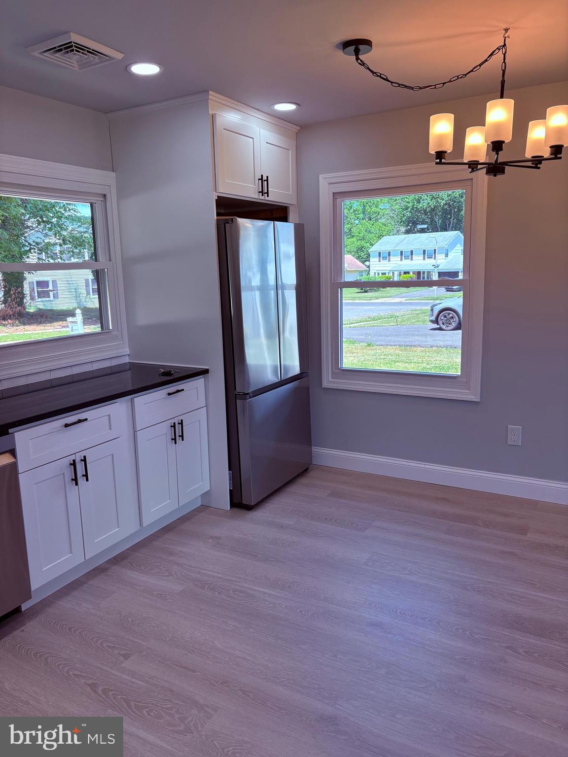 20 Miniature Lane Willingboro, NJ 08046 - Photo 5 of 29 Classy EIK w/recessed lighting