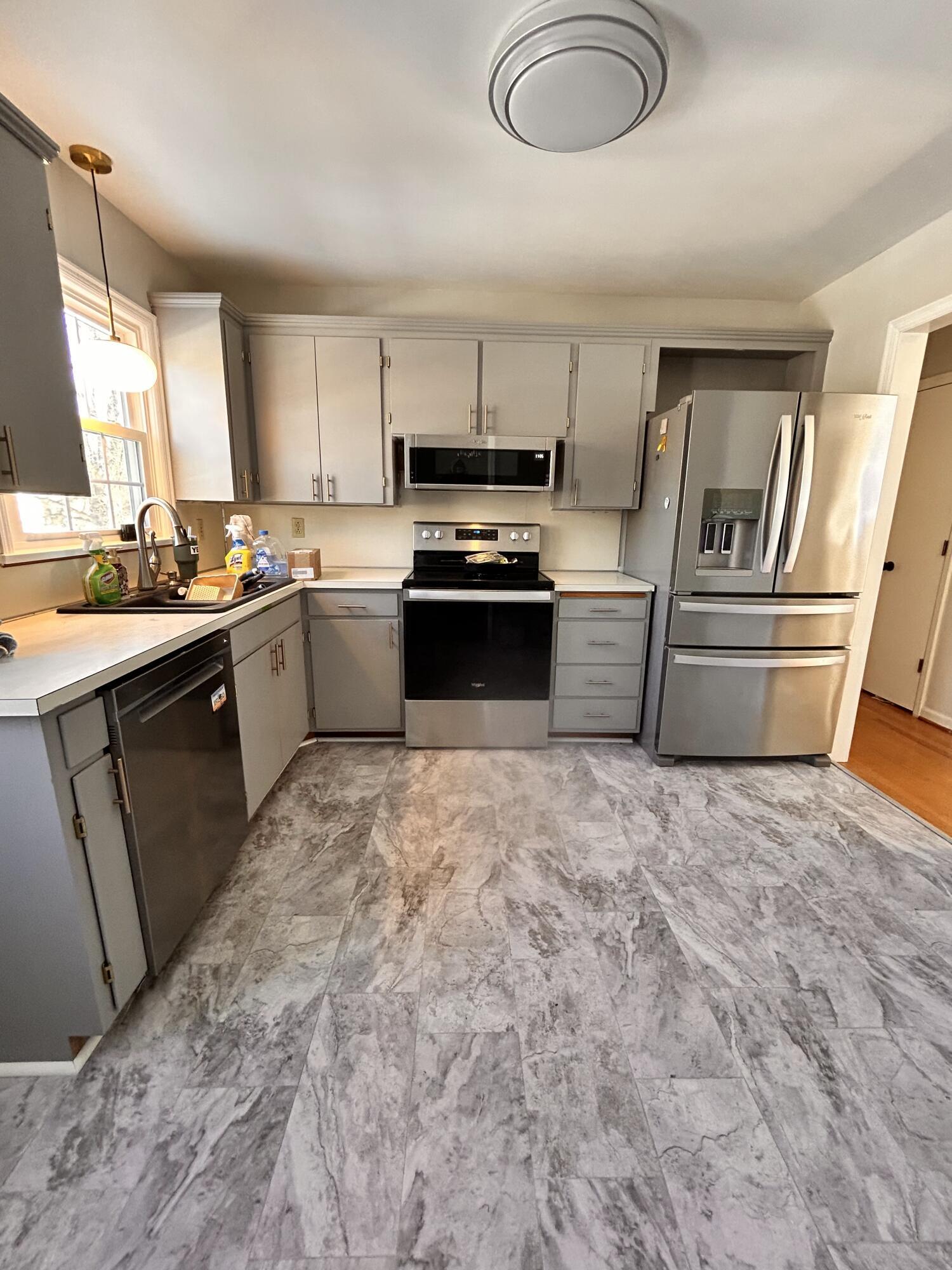 5335 Cave Spring Lane Roanoke, VA 24018 - Photo 14 of 19 Kitchen